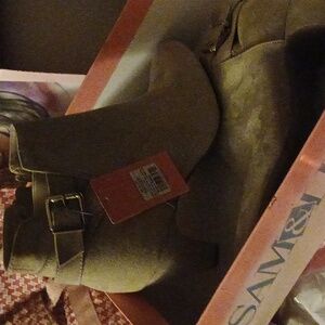 Boots by Sam & Libby size 9 color putty style Marley